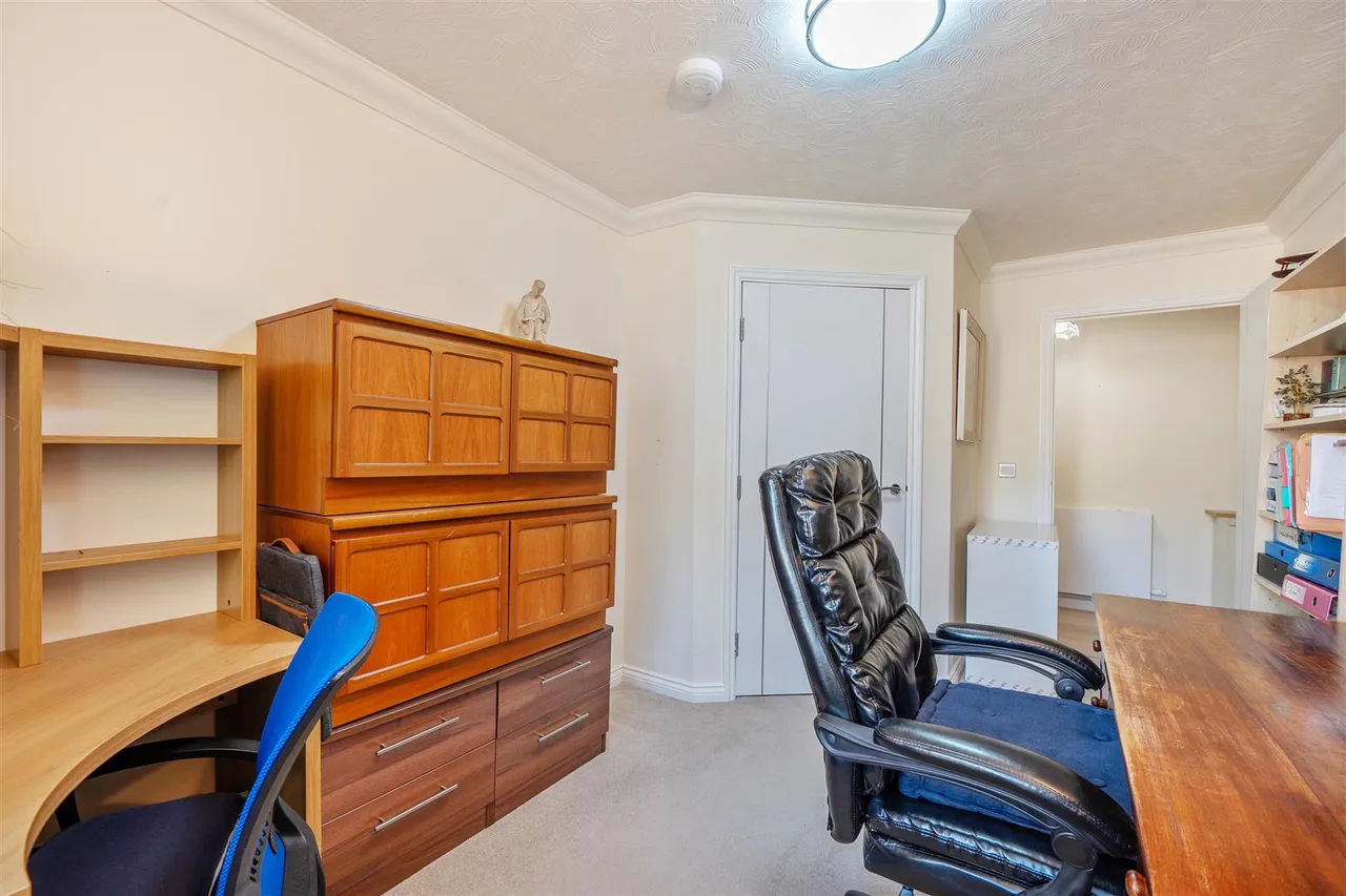 Great Tattenhams, Epsom, KT18, photo 14