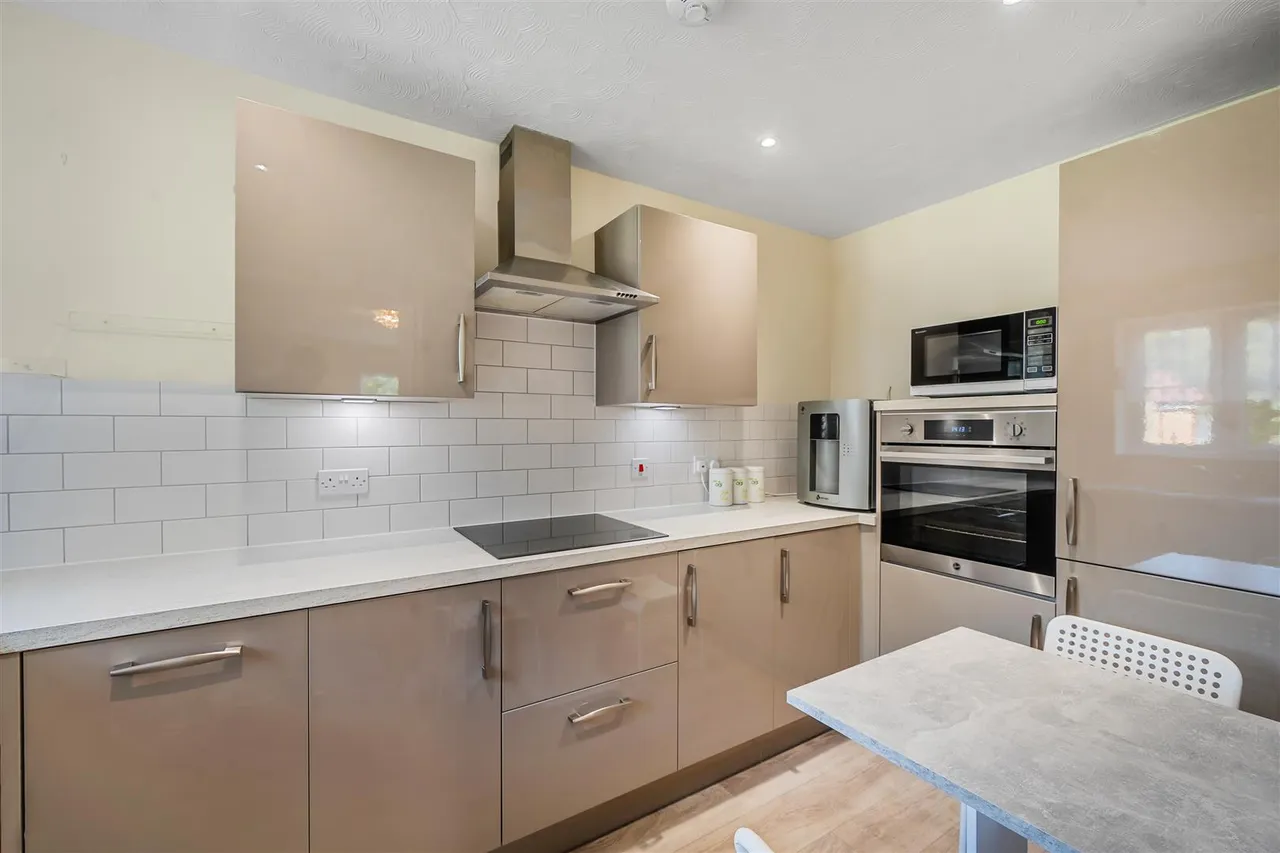 Great Tattenhams, Epsom, KT18, photo 7
