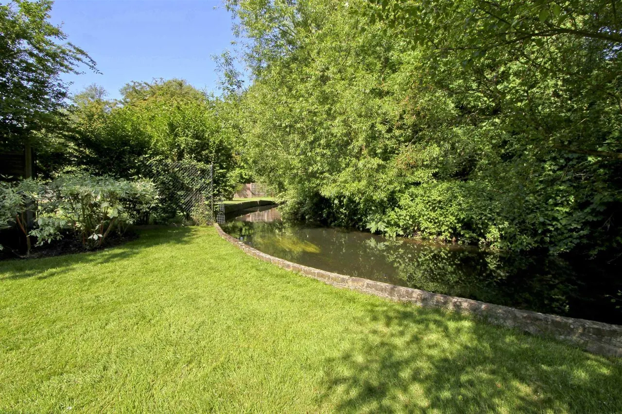 Money Lane, West Drayton, UB7, photo 2