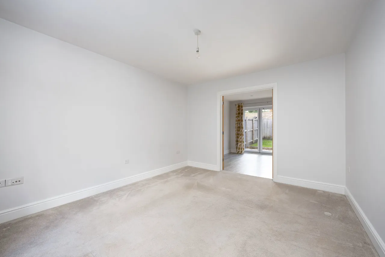 Neston Gardens, Neston, SN13, photo 22