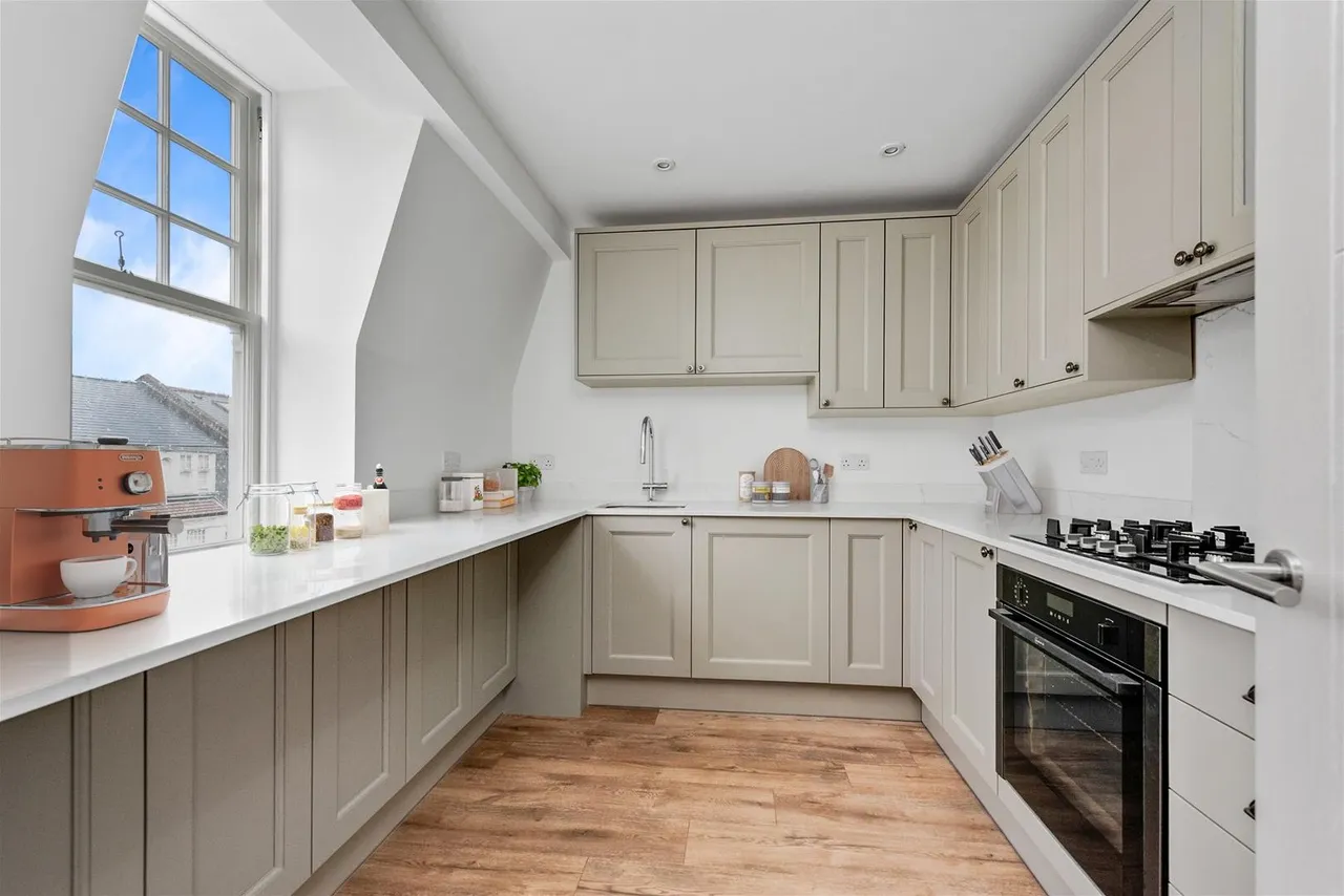 Glenmore Road, London NW3 4DB, photo 2
