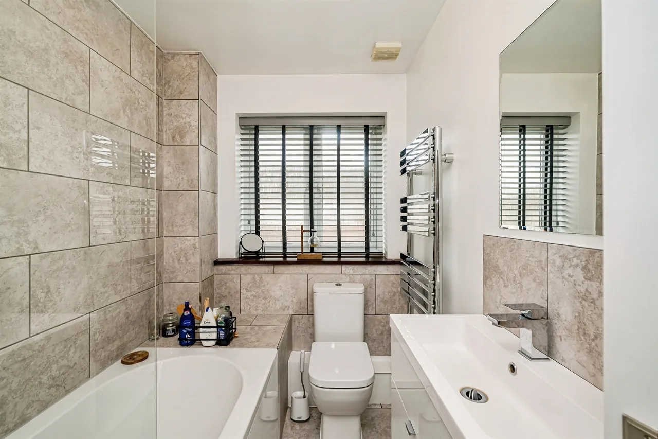 Holly Drive, Aylesbury, HP21, photo 6