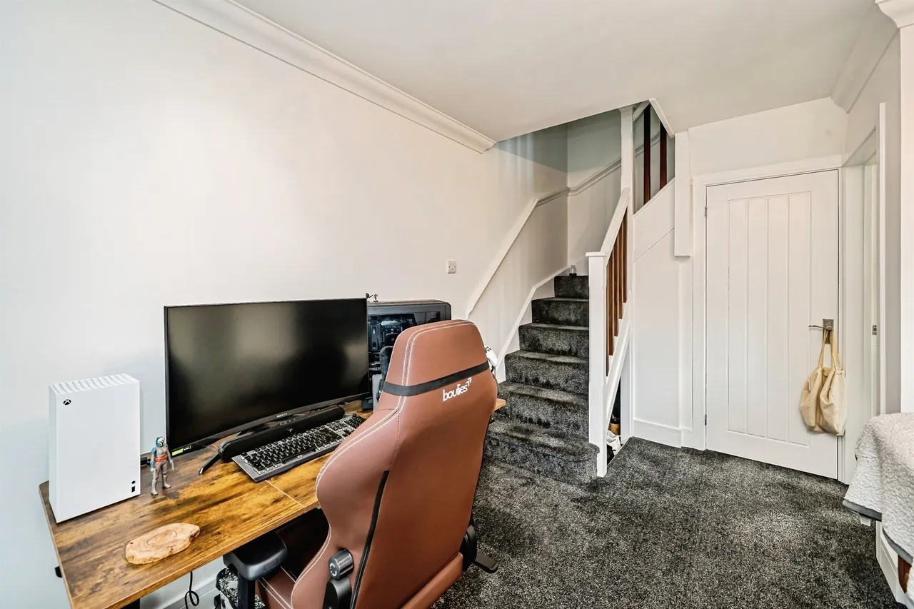 Holly Drive, Aylesbury, HP21, photo 8