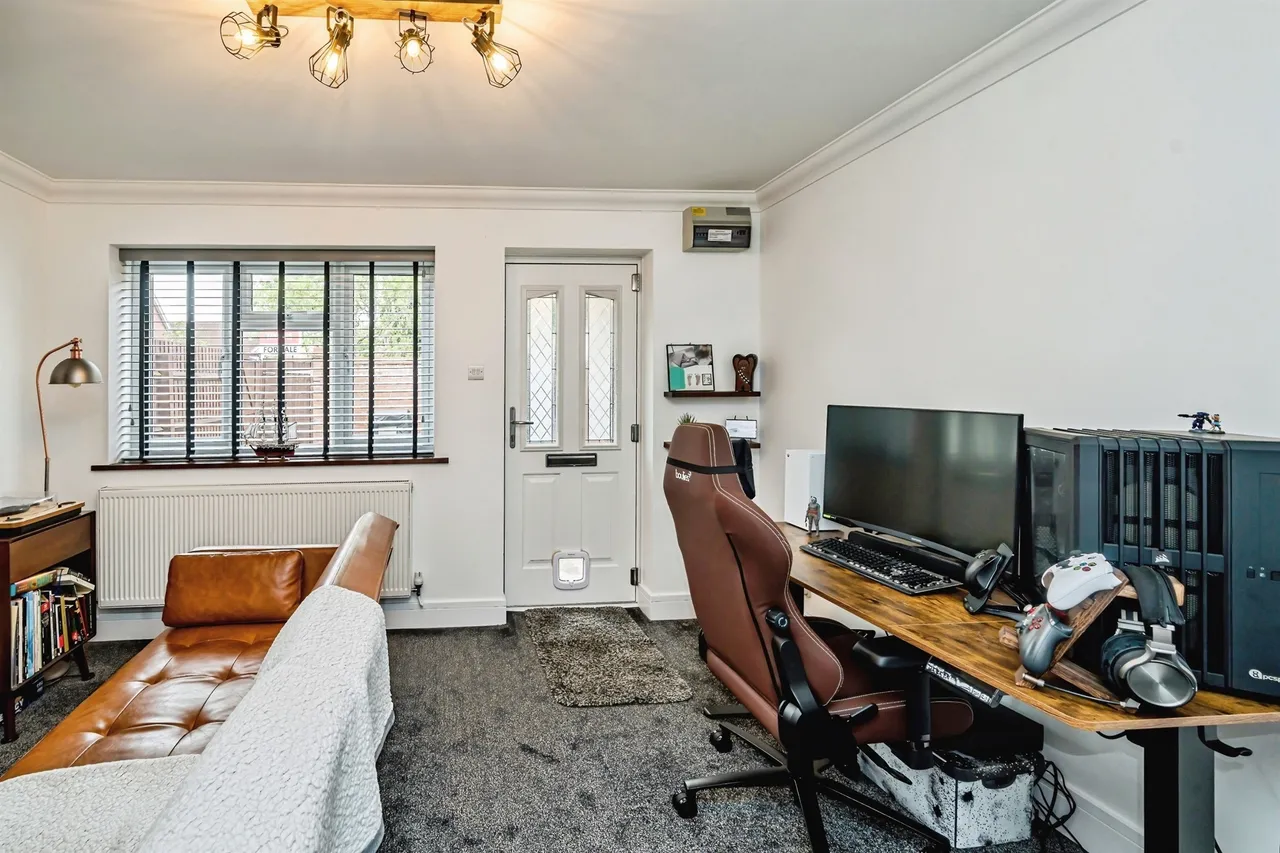 Holly Drive, Aylesbury, HP21, photo 5