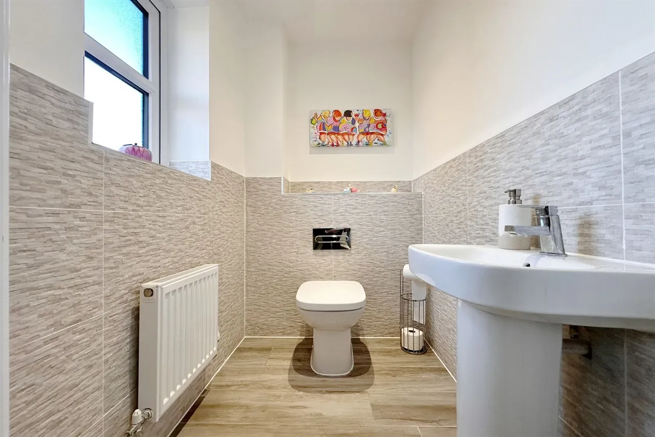 Newcome Drive, Stockport, photo 5