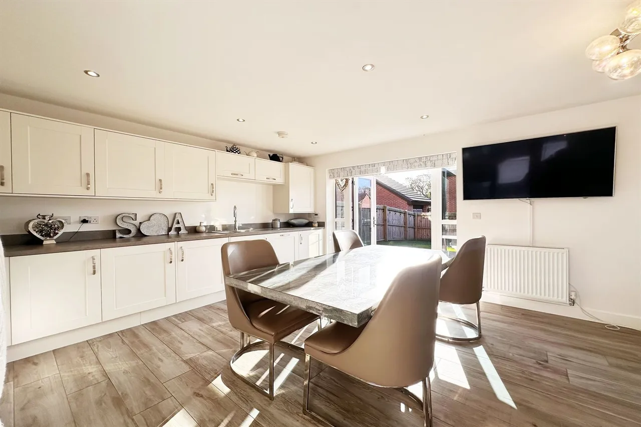 Newcome Drive, Stockport, photo 8