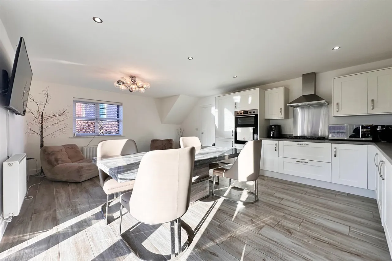 Newcome Drive, Stockport, photo 10