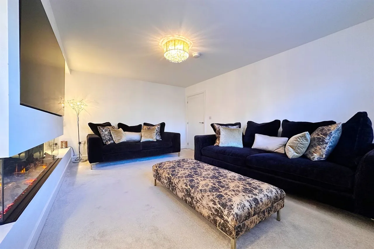 Newcome Drive, Stockport, photo 7