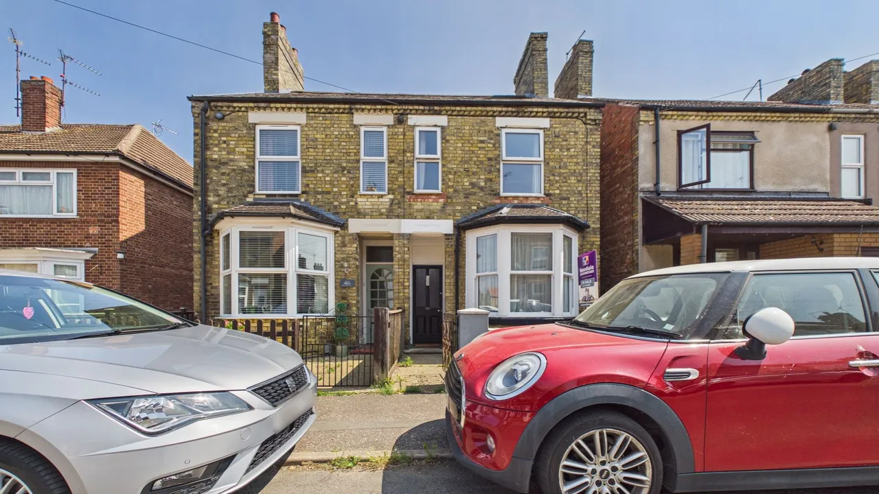 3 bed house for sale — South View Road, Walton, Peterborough, PE4