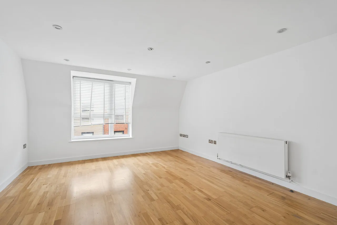 Brunel Court, 22 Aldenham Road, Watford, WD19 4FR, photo 2