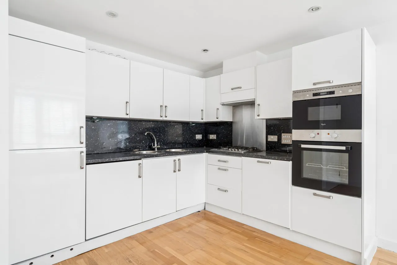 Brunel Court, 22 Aldenham Road, Watford, WD19 4FR, photo 3