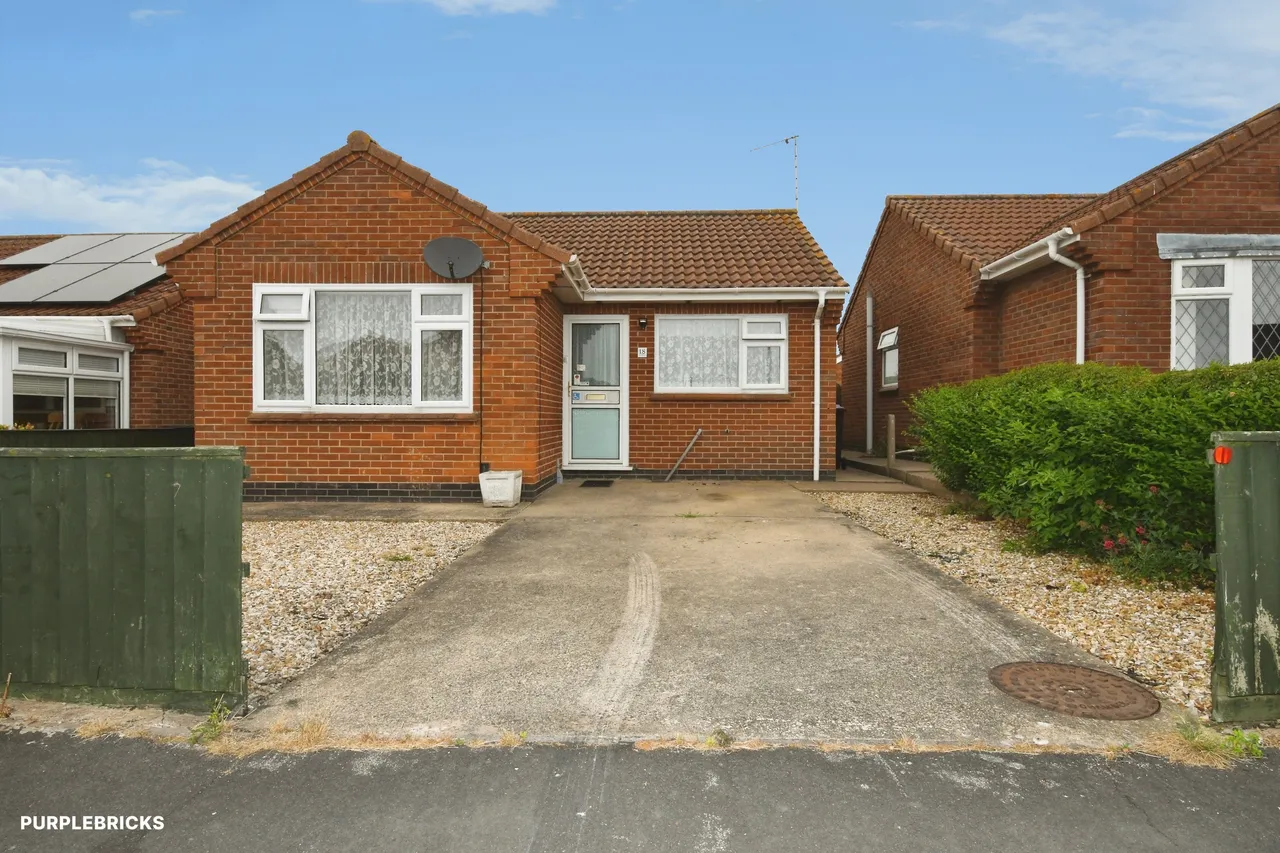 2 bed house for sale, Andrew Avenue, Skegness, PE24