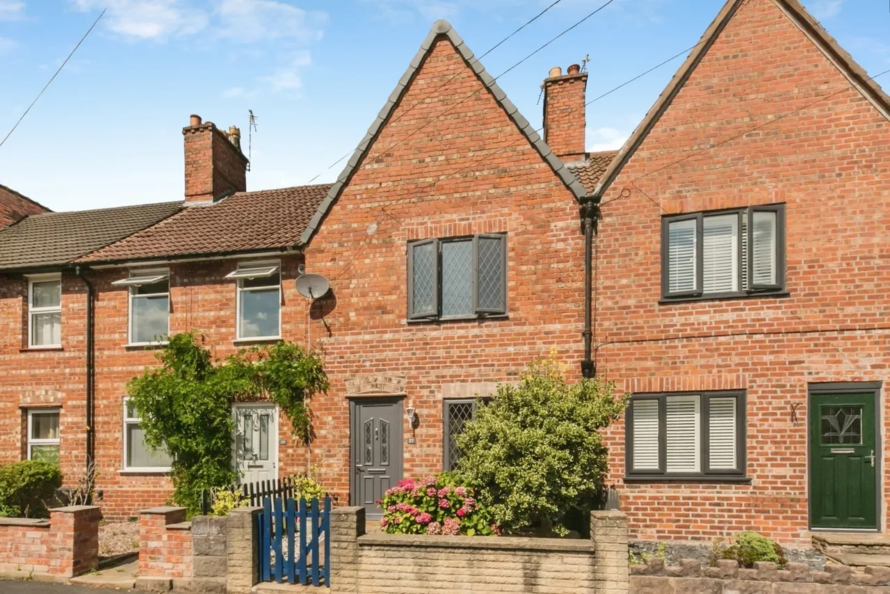 2 bed house for sale — Grange Road, Macclesfield, Cheshire, SK11