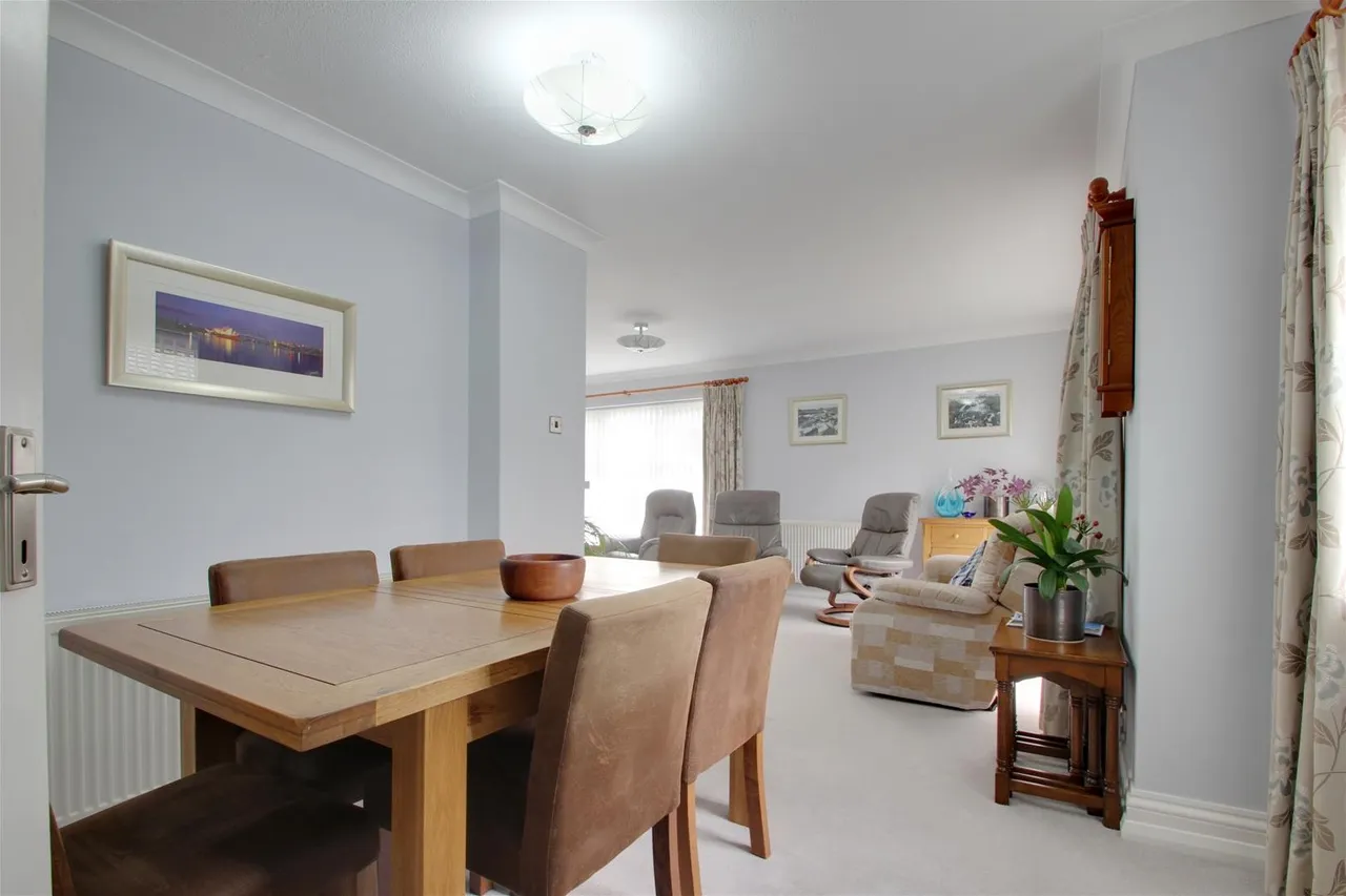 Alinora Crescent, Goring-By-Sea, Worthing, photo 3