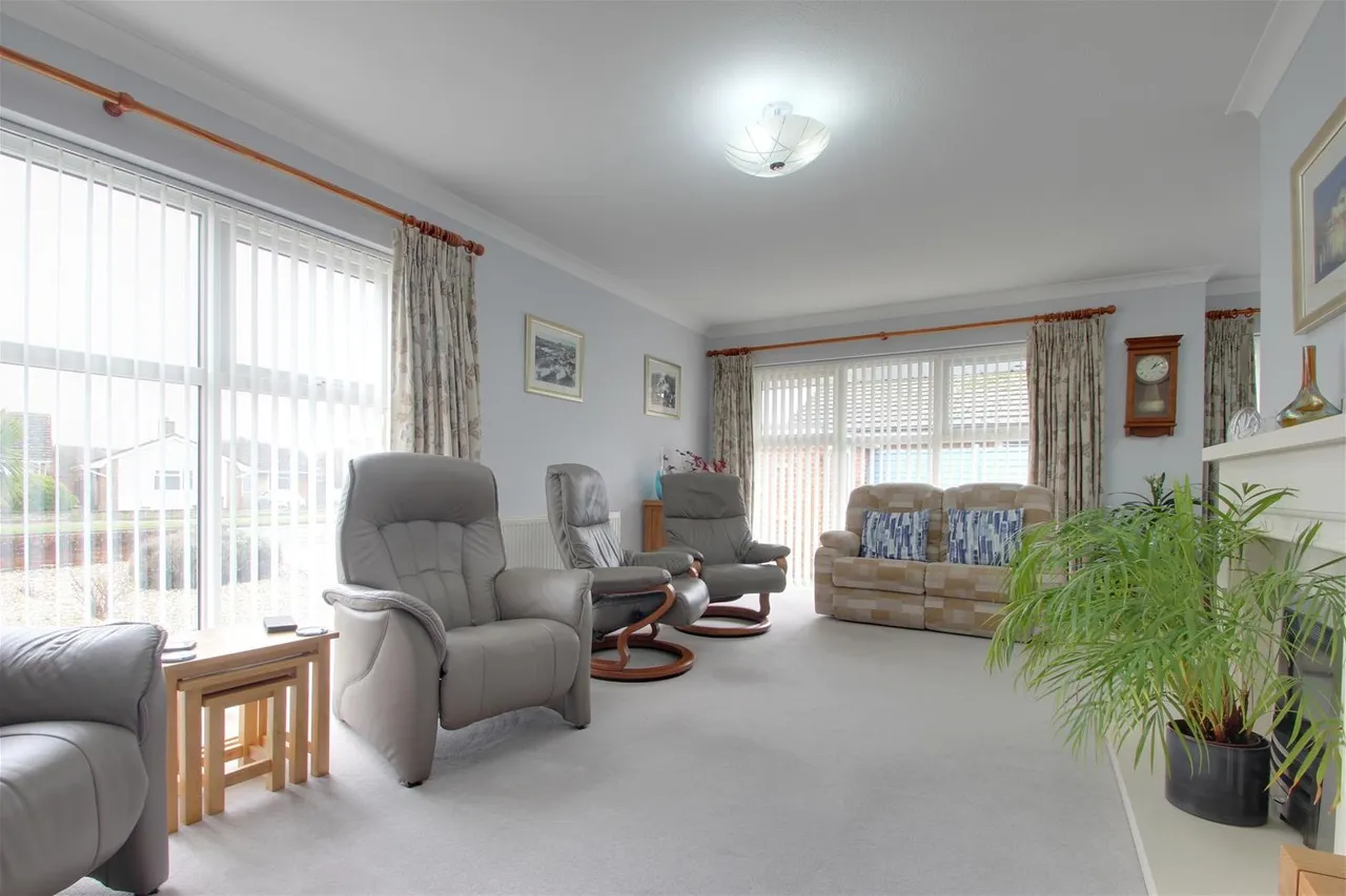 Alinora Crescent, Goring-By-Sea, Worthing, photo 2