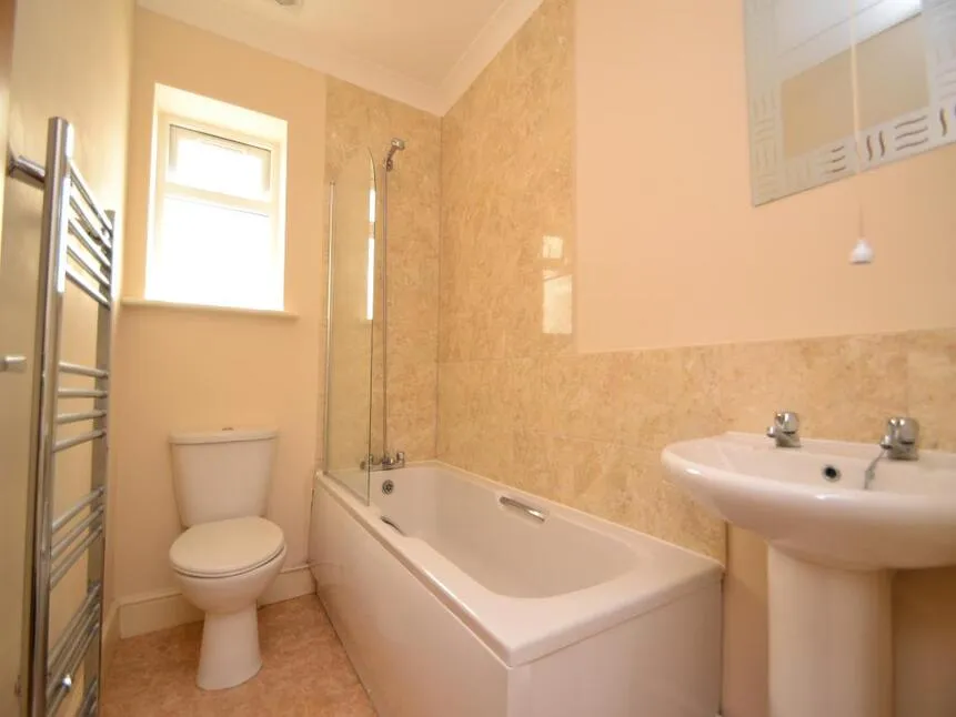 London Road, Portsmouth, PO2, photo 6