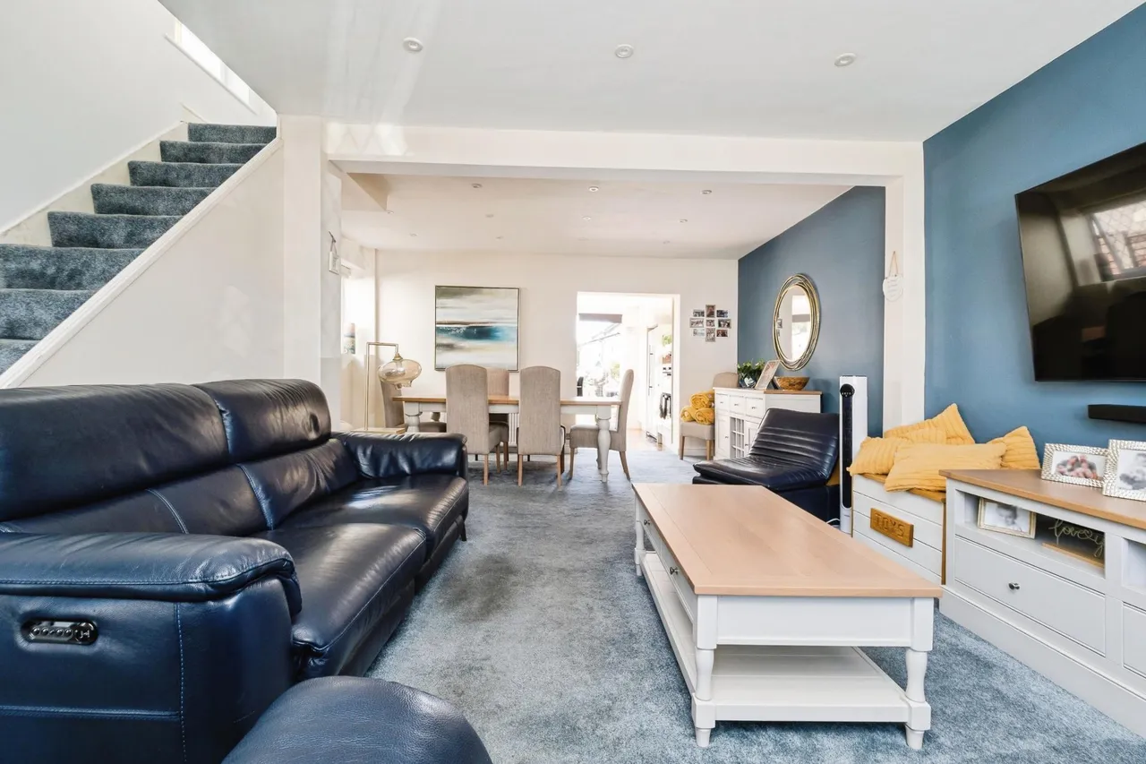 2 bed house for sale, York Road, London, E4