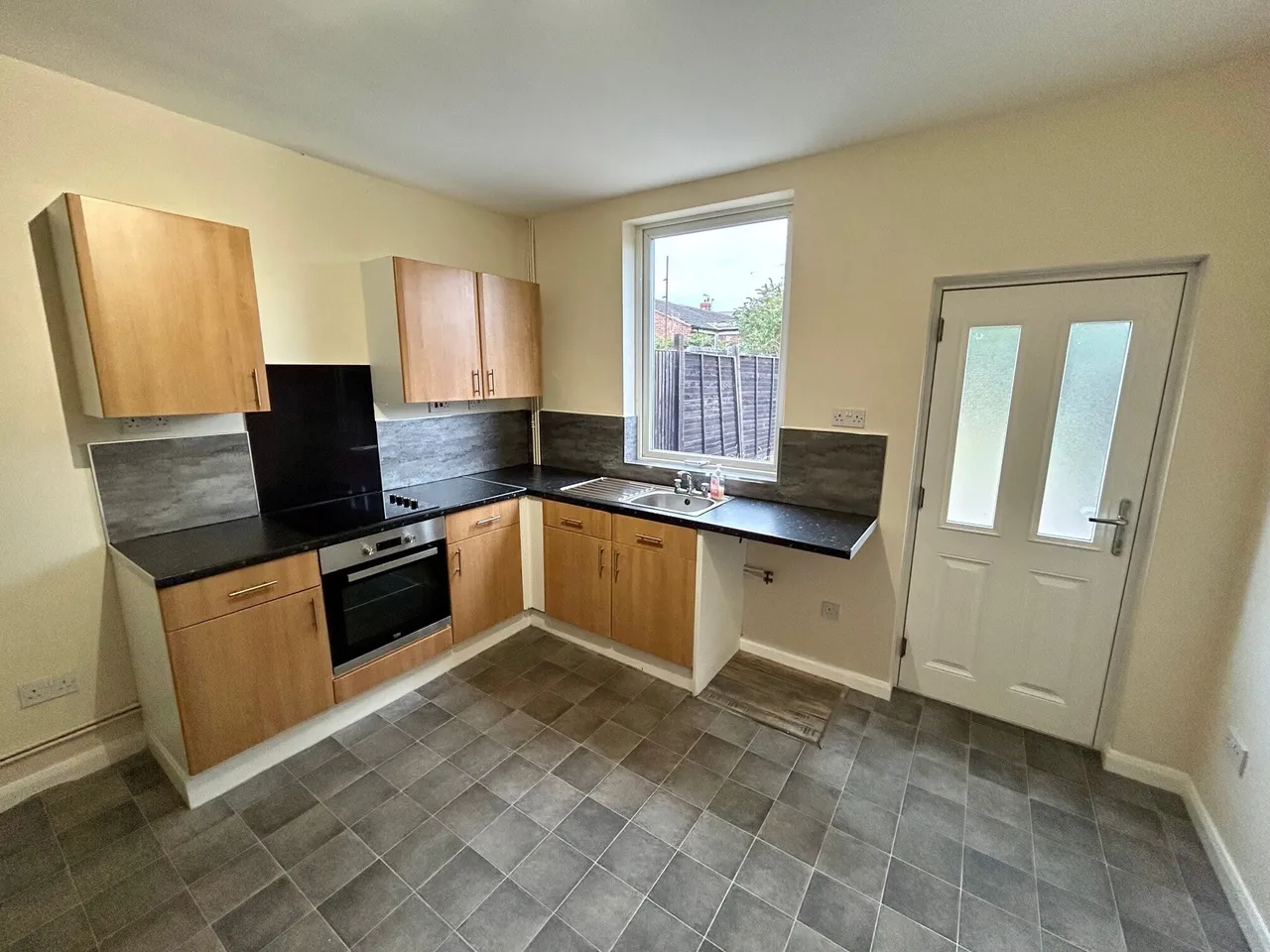 King Street North, Whittingon Moor, S41, photo 3