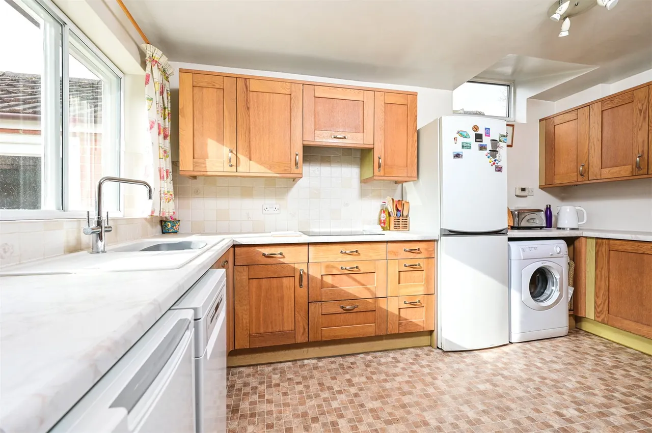 Mytchett Road, Mytchett, Camberley, Surrey, GU16 6ET, photo 7