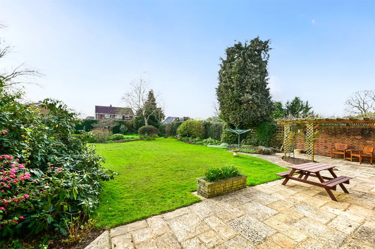 Mytchett Road, Mytchett, Camberley, Surrey, GU16 6ET, photo 16
