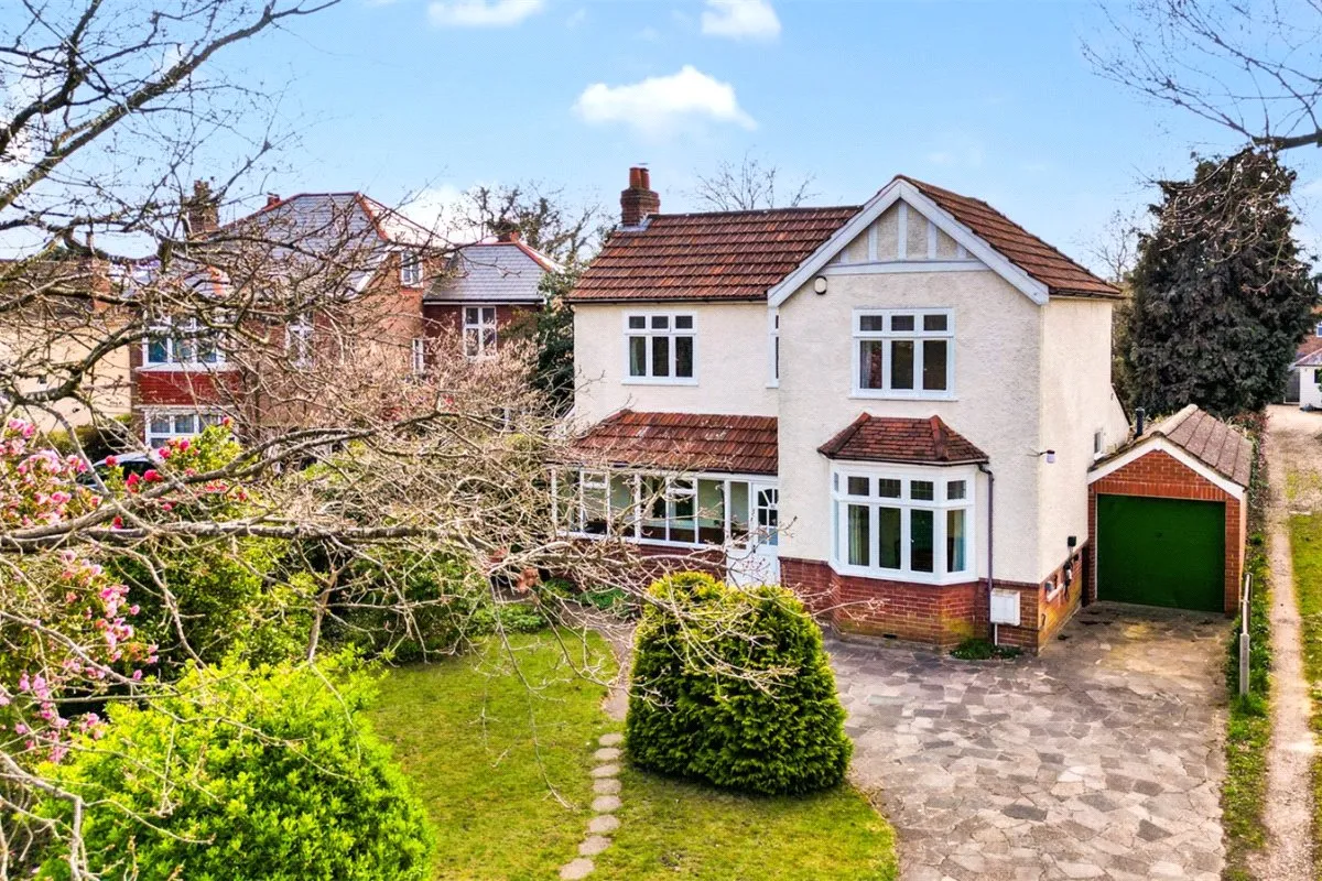 4 bed house for sale — Mytchett Road, Mytchett, Camberley, Surrey, GU16 6ET