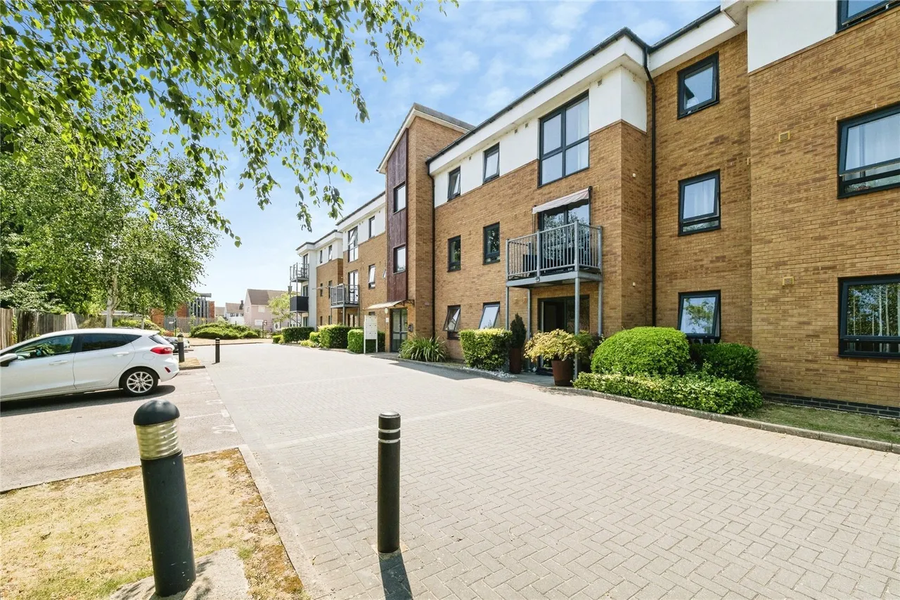 2 bed flat for sale — Arcany Road, Essex, RM15
