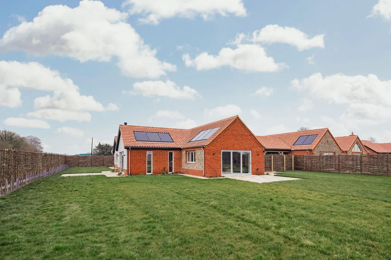 Impressive New Home, The Old Farmyard, photo 4