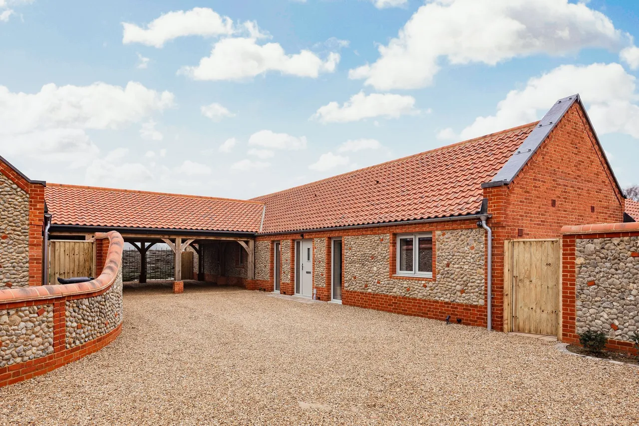 3 bed property for sale, Impressive New Home, The Old Farmyard