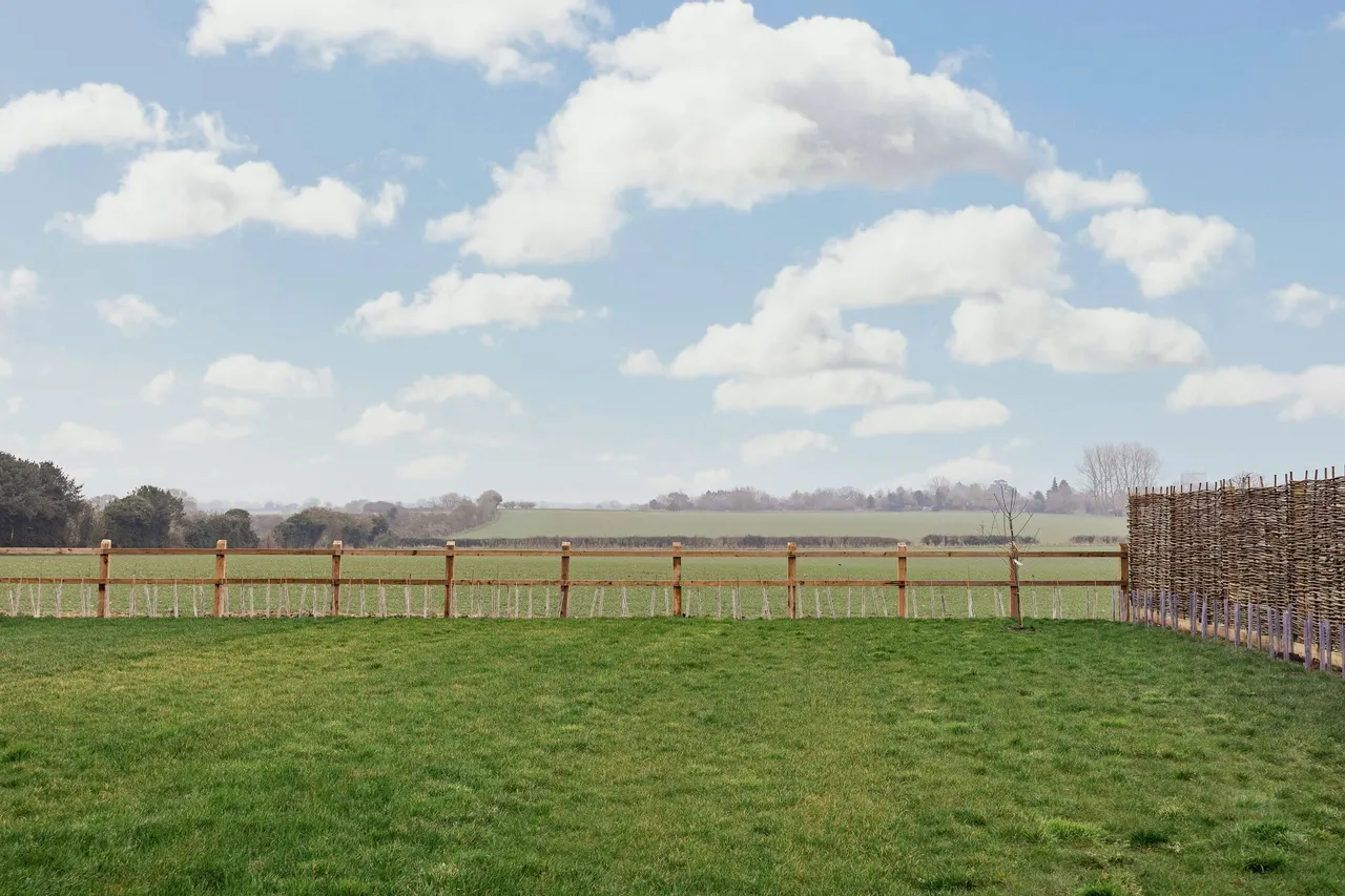 Impressive New Home, The Old Farmyard, photo 15