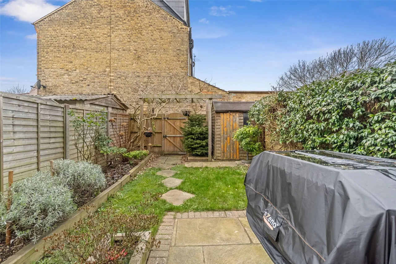Percy Road, Hampton,, TW12 2LD, photo 2