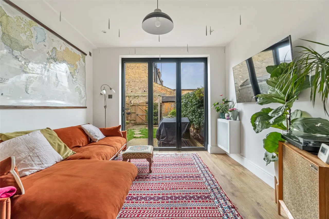 Percy Road, Hampton,, TW12 2LD, photo 3