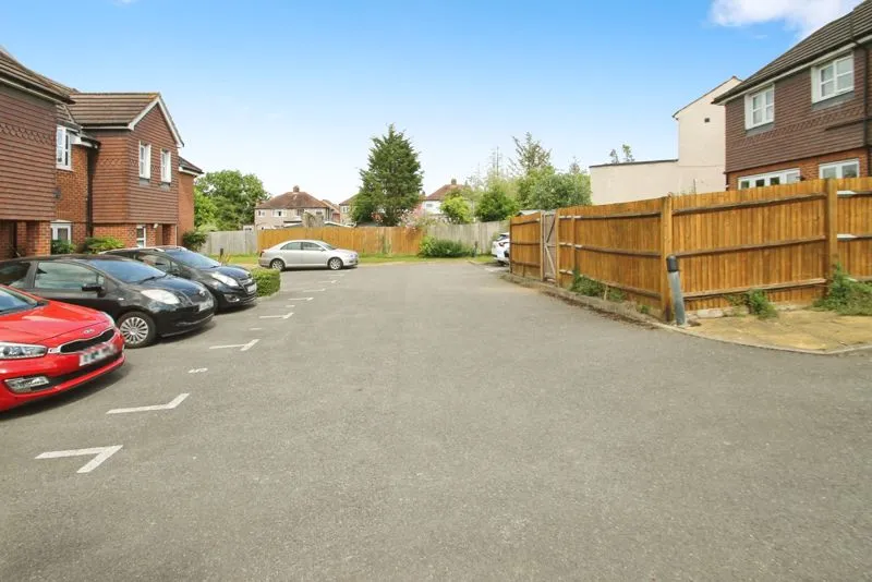 Hexham Gardens, Northolt, photo 10