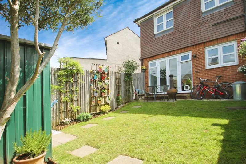Hexham Gardens, Northolt, photo 8