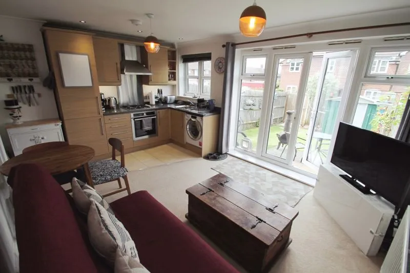 Hexham Gardens, Northolt, photo 9