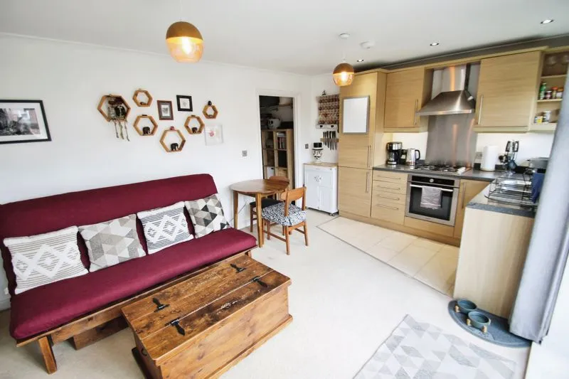 Hexham Gardens, Northolt, photo 6