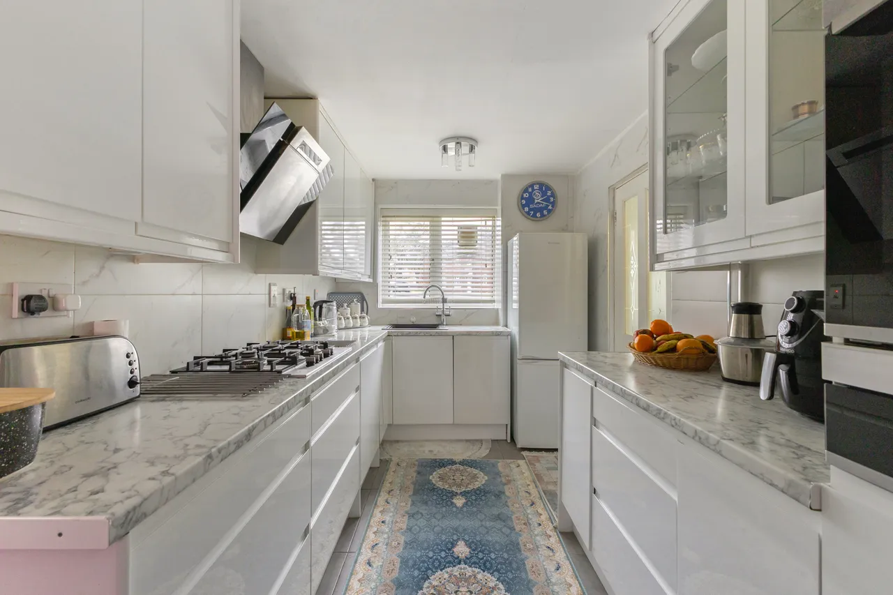 Robb Road, Stanmore, HA7, photo 2