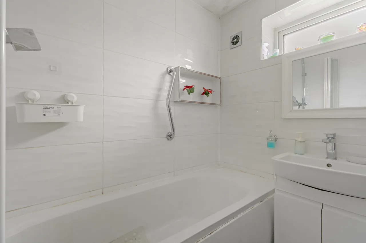 Robb Road, Stanmore, HA7, photo 5