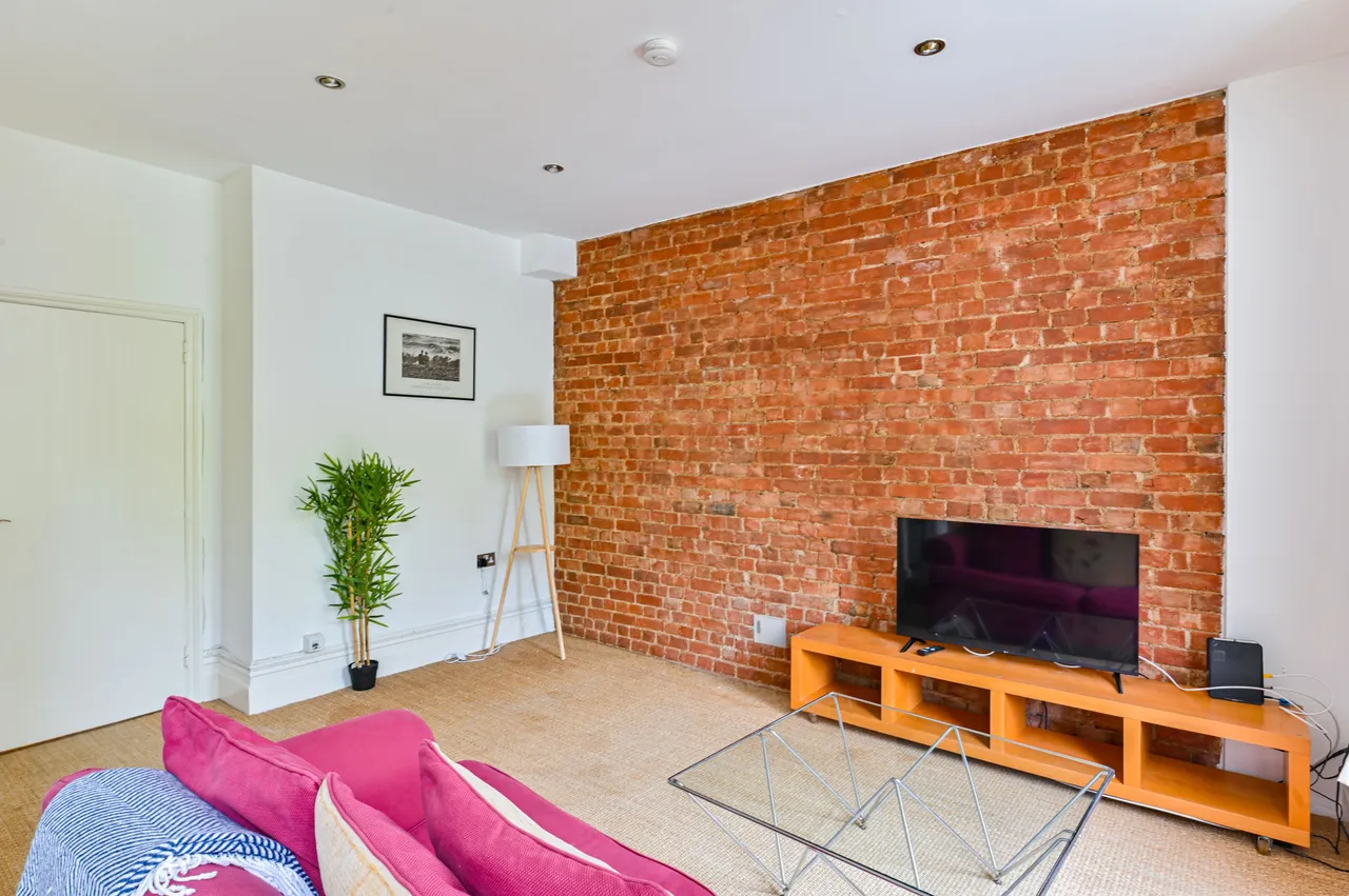 1 bed flat for sale — Ground Floor, 1 Palliser Road, London