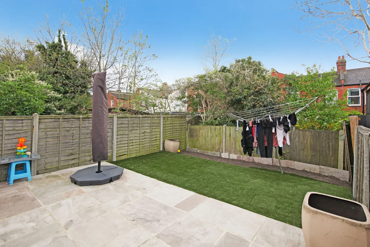Pine Road, London, NW2, photo 3