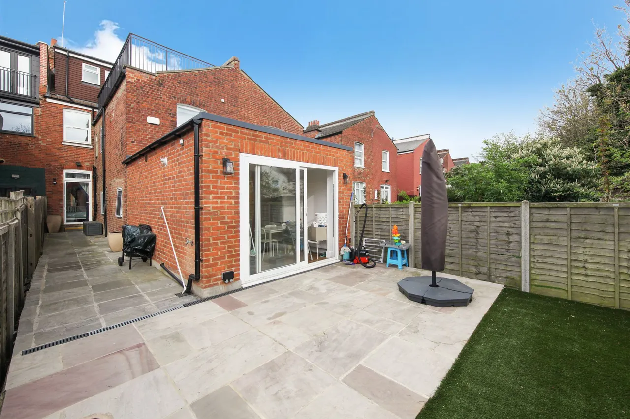 Pine Road, London, NW2, photo 12