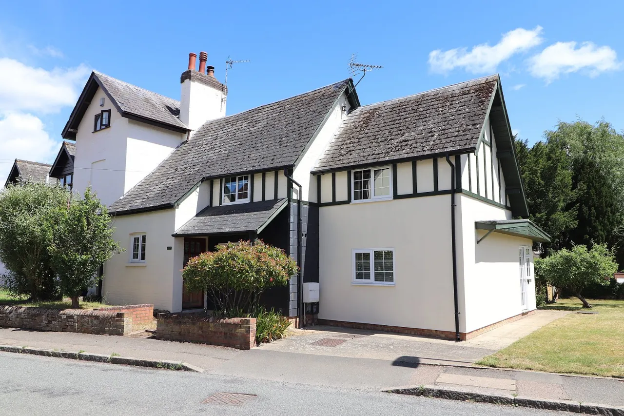 3 bed house for sale, High Street, Walkern, SG2
