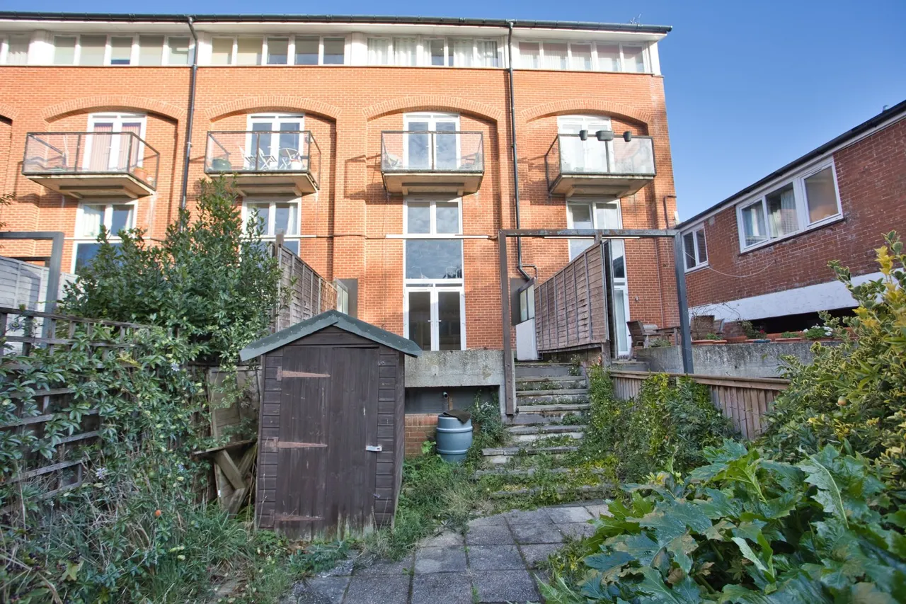 3 bed flat for sale, Grimston Gardens, Folkestone, CT20