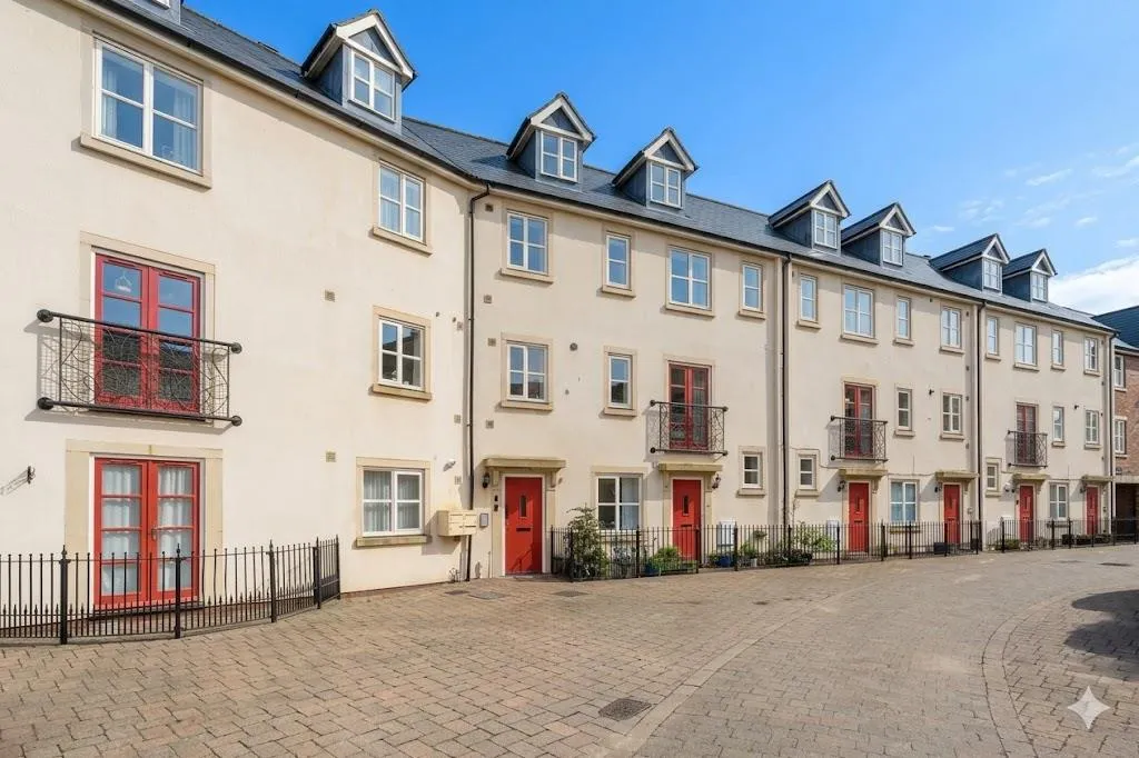2 bed flat for sale, Chapel Mews, Chippenham, SN15