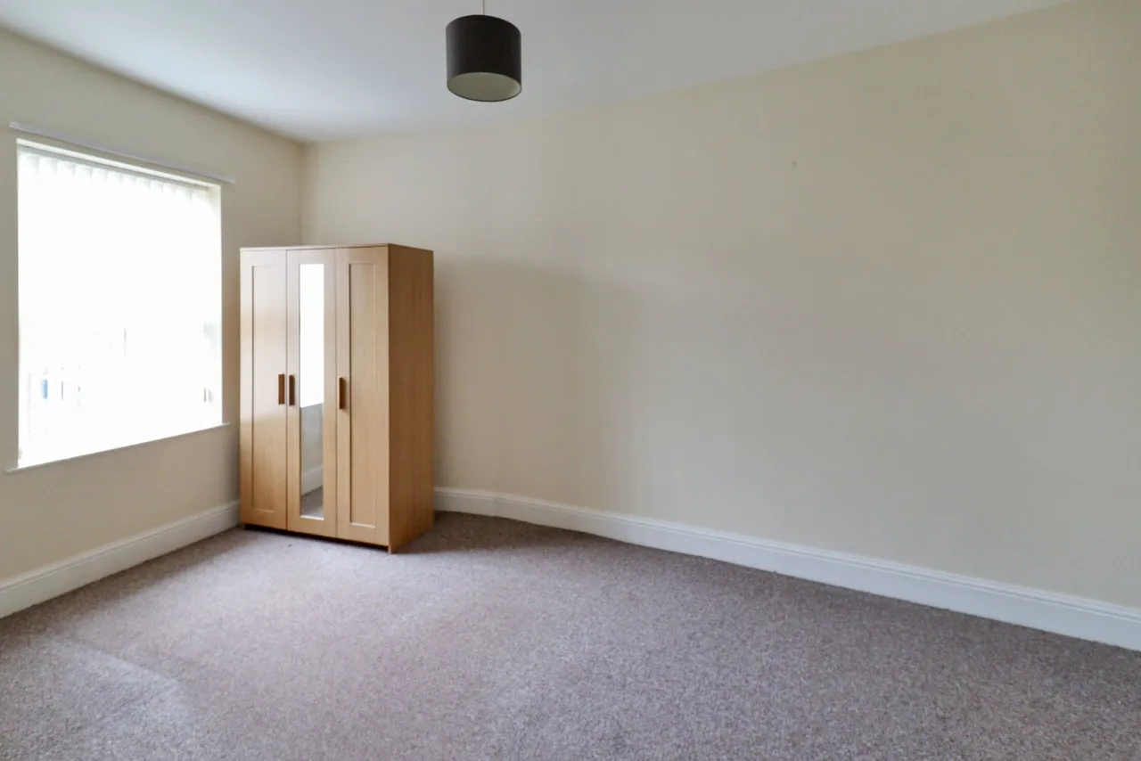 Caerwys Grove, Birkenhead, CH42, photo 9
