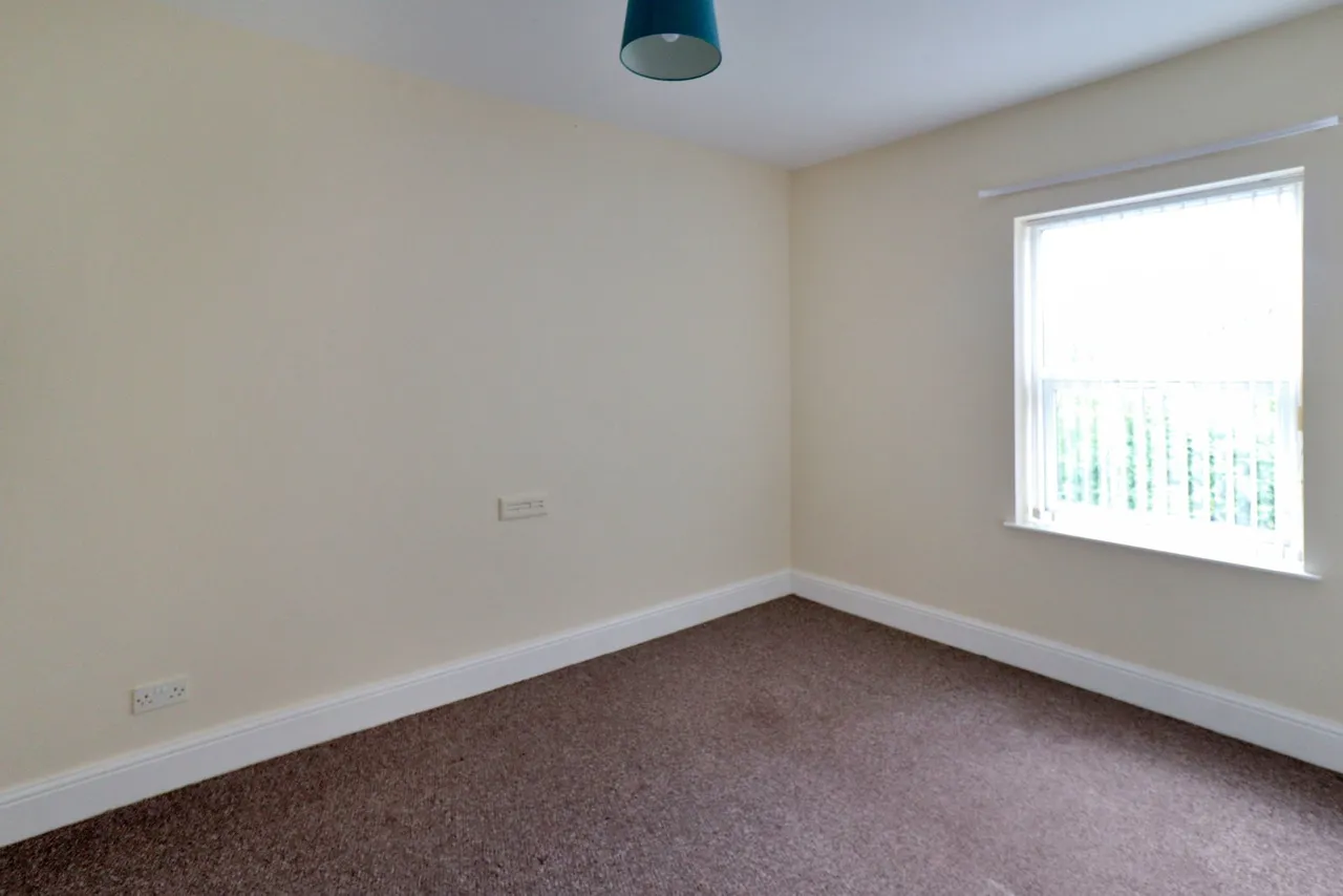 Caerwys Grove, Birkenhead, CH42, photo 8