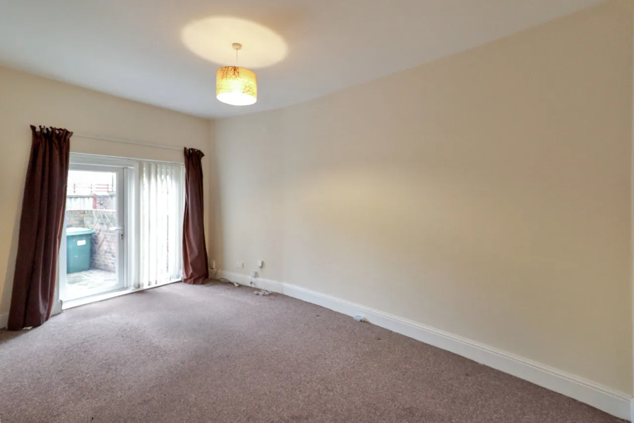 Caerwys Grove, Birkenhead, CH42, photo 4