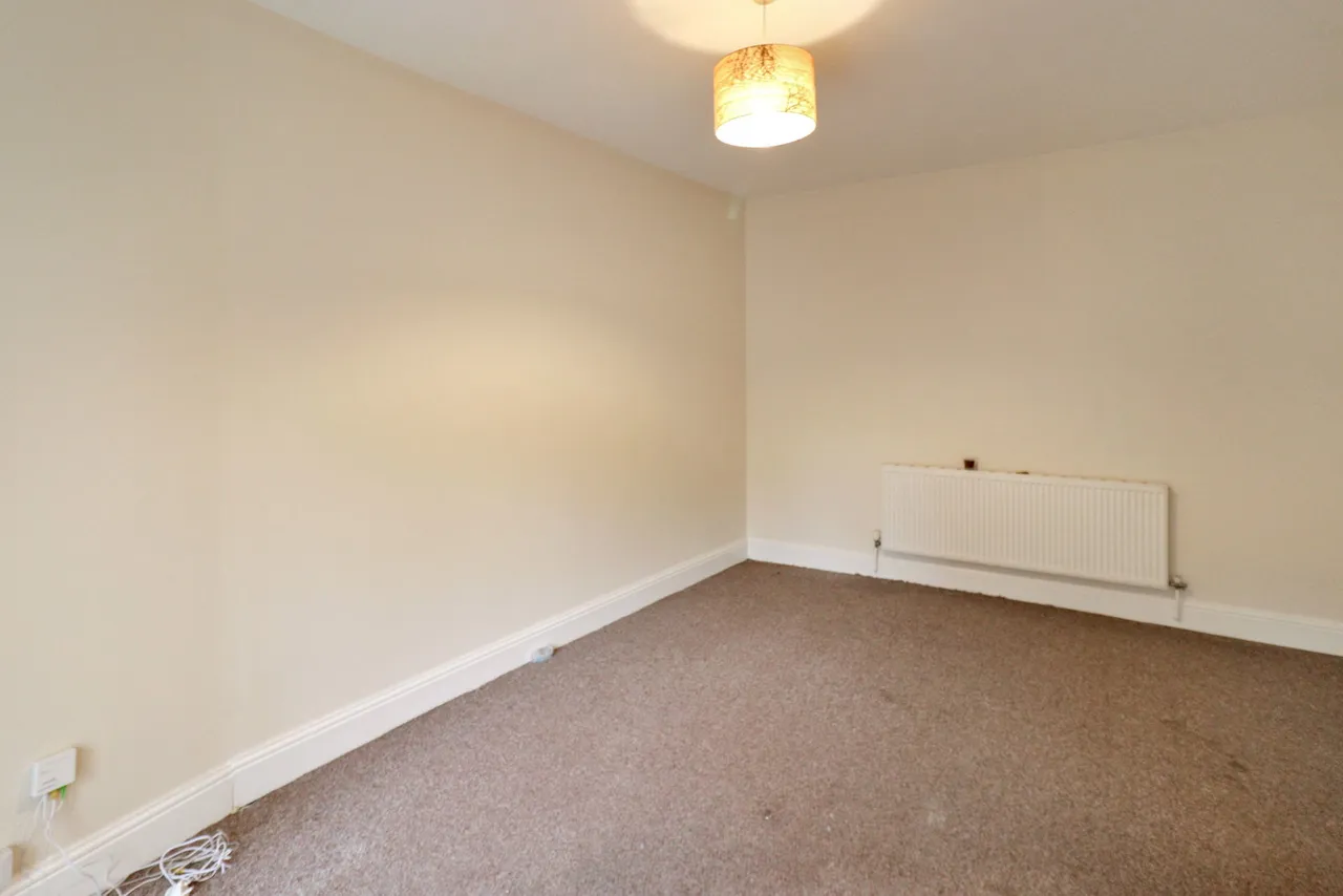 Caerwys Grove, Birkenhead, CH42, photo 5