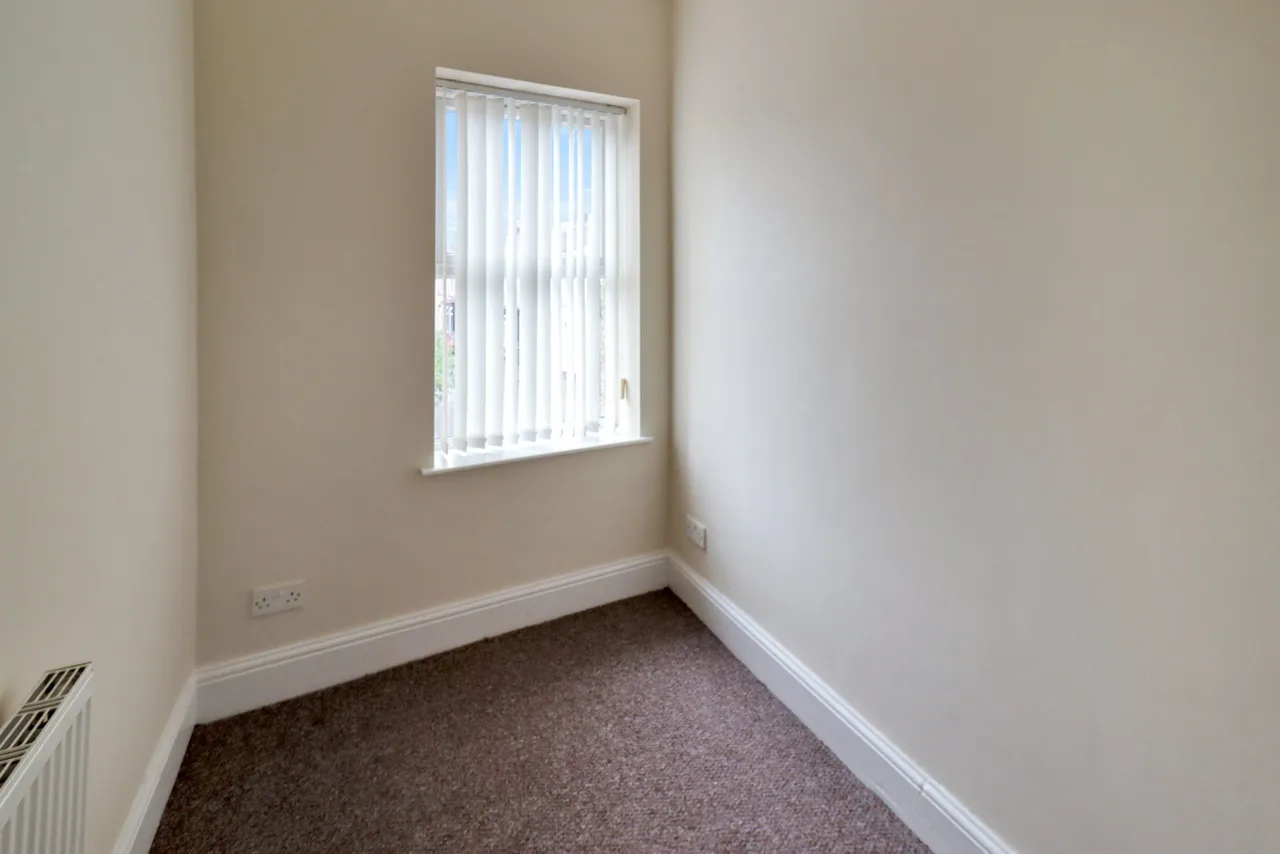 Caerwys Grove, Birkenhead, CH42, photo 11