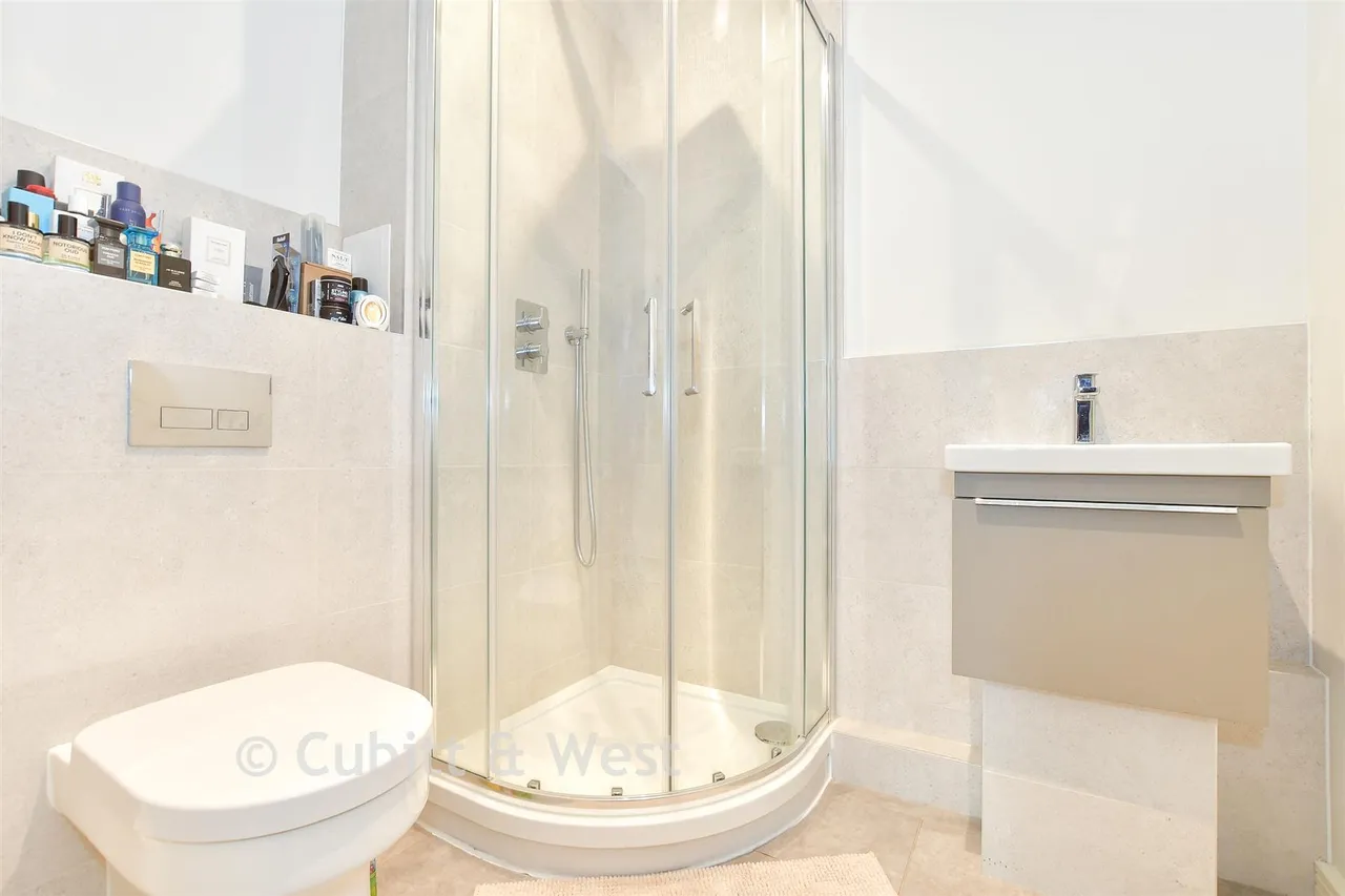 Wood Street, East Grinstead, RH19, photo 5