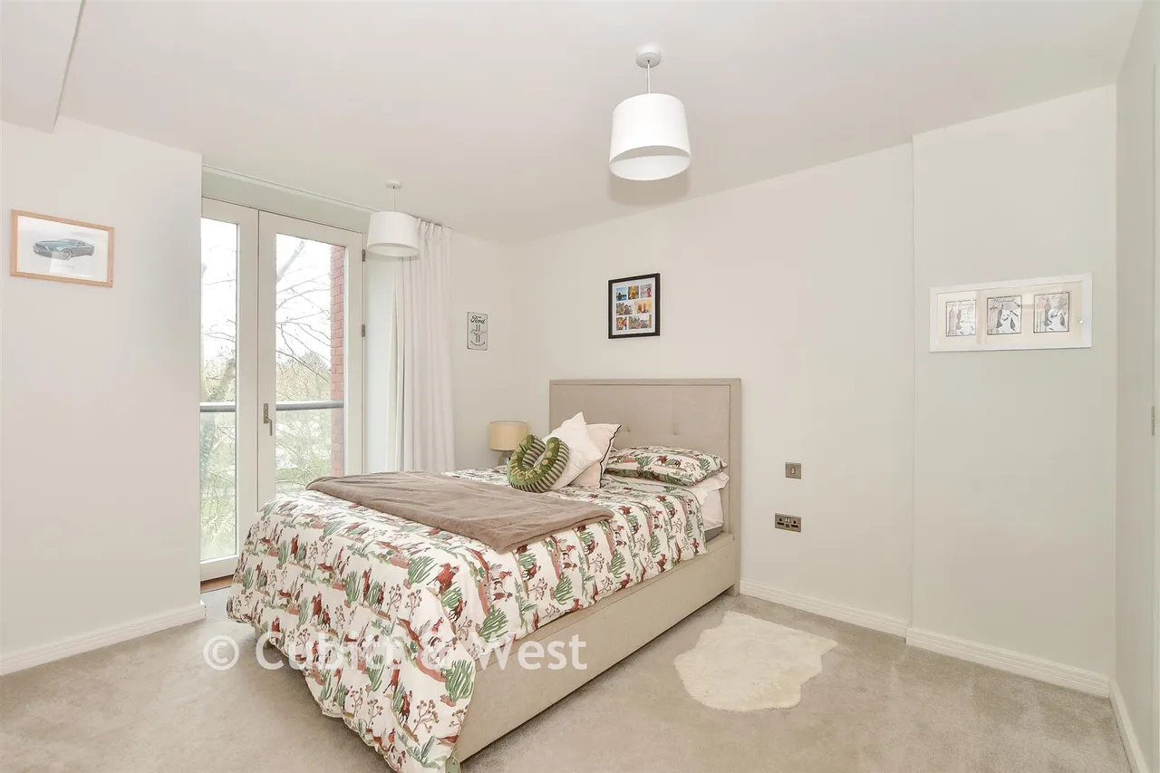 Wood Street, East Grinstead, RH19, photo 4